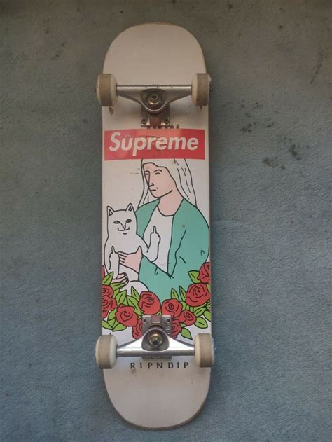 supreme skateboard complete